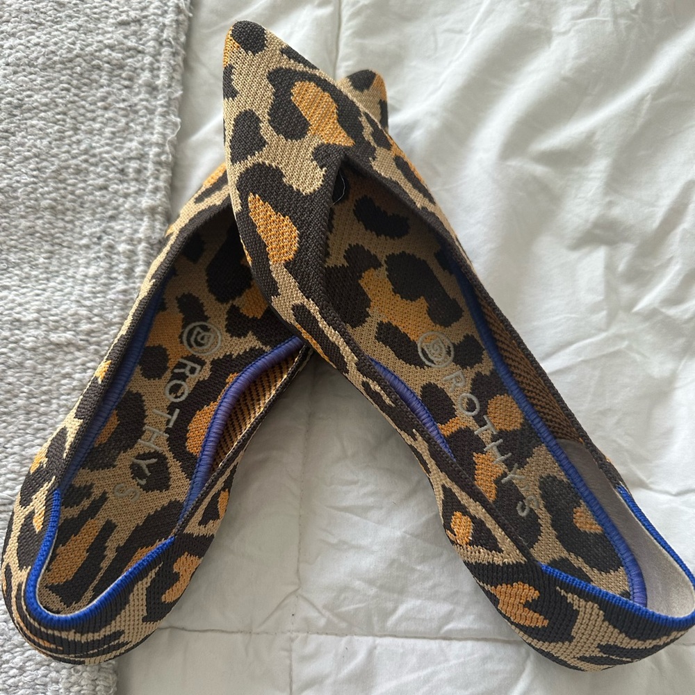 Leopard print Rothy’s pointed toe flats, size 8